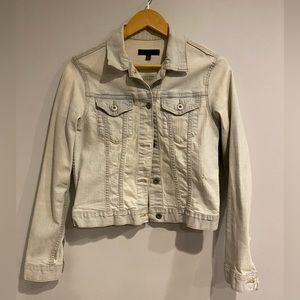 Uniqlo distressed denim jacket small, light denim jean jacket